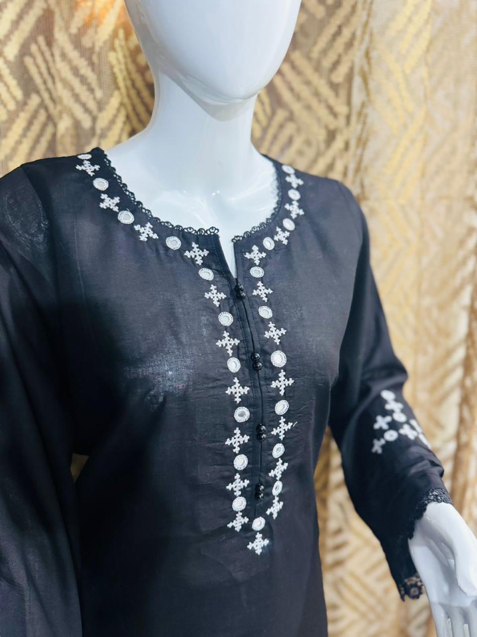 Black Elegance - Image 4